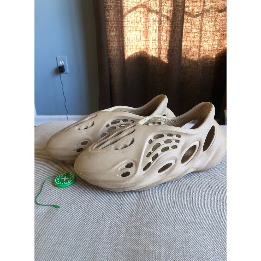 Yeezy Foam RNR Size 9